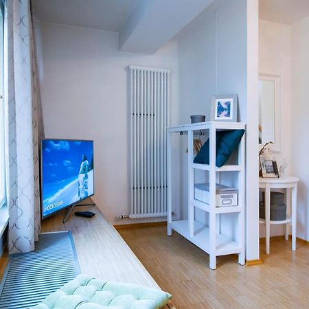 Modern Apartment Charvatova Praha Bagian luar foto