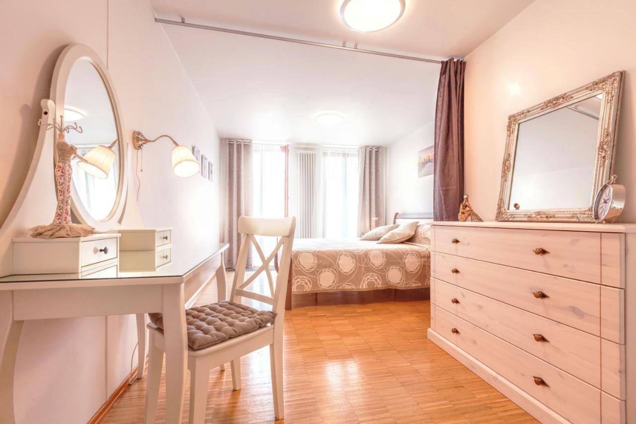Modern Apartment Charvatova Praha Bagian luar foto