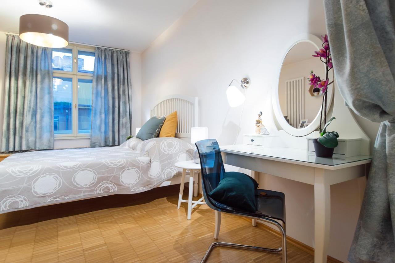 Modern Apartment Charvatova Praha Bagian luar foto