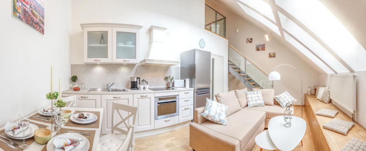 Modern Apartment Charvatova Praha Bagian luar foto