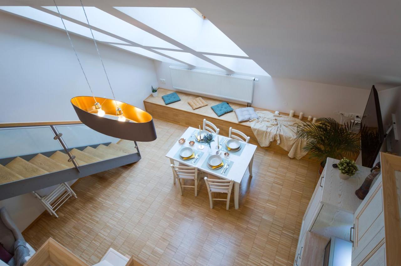 Modern Apartment Charvatova Praha Bagian luar foto