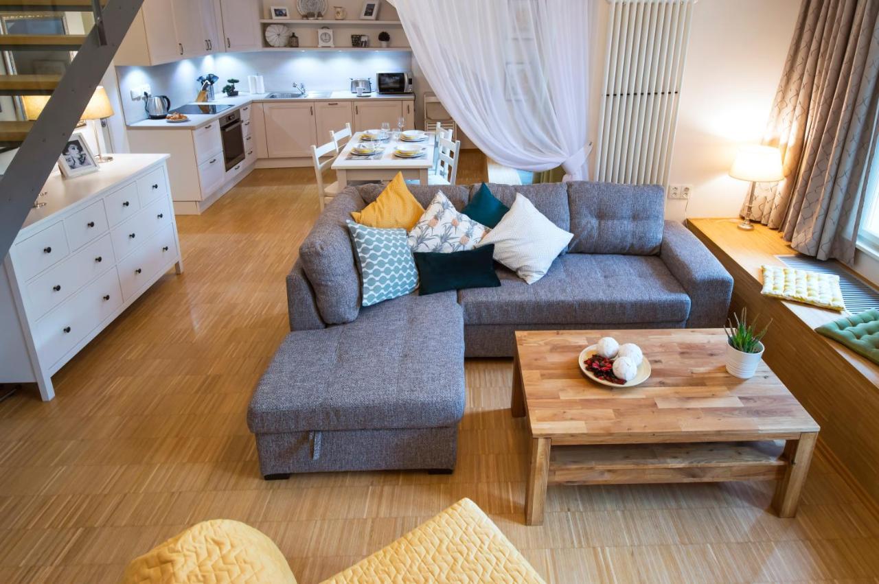 Modern Apartment Charvatova Praha Bagian luar foto