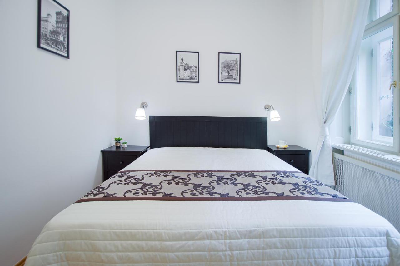 Modern Apartment Charvatova Praha Bagian luar foto