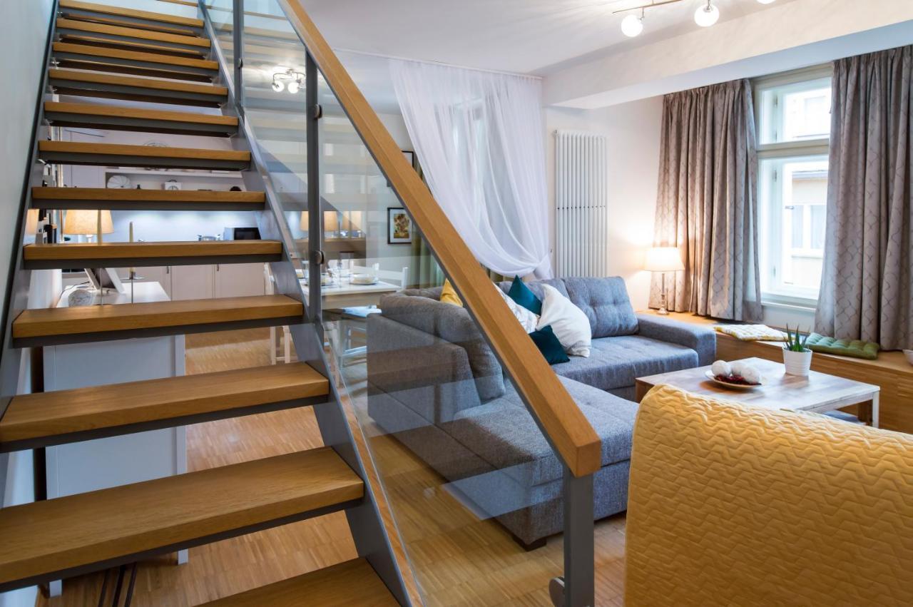 Modern Apartment Charvatova Praha Bagian luar foto