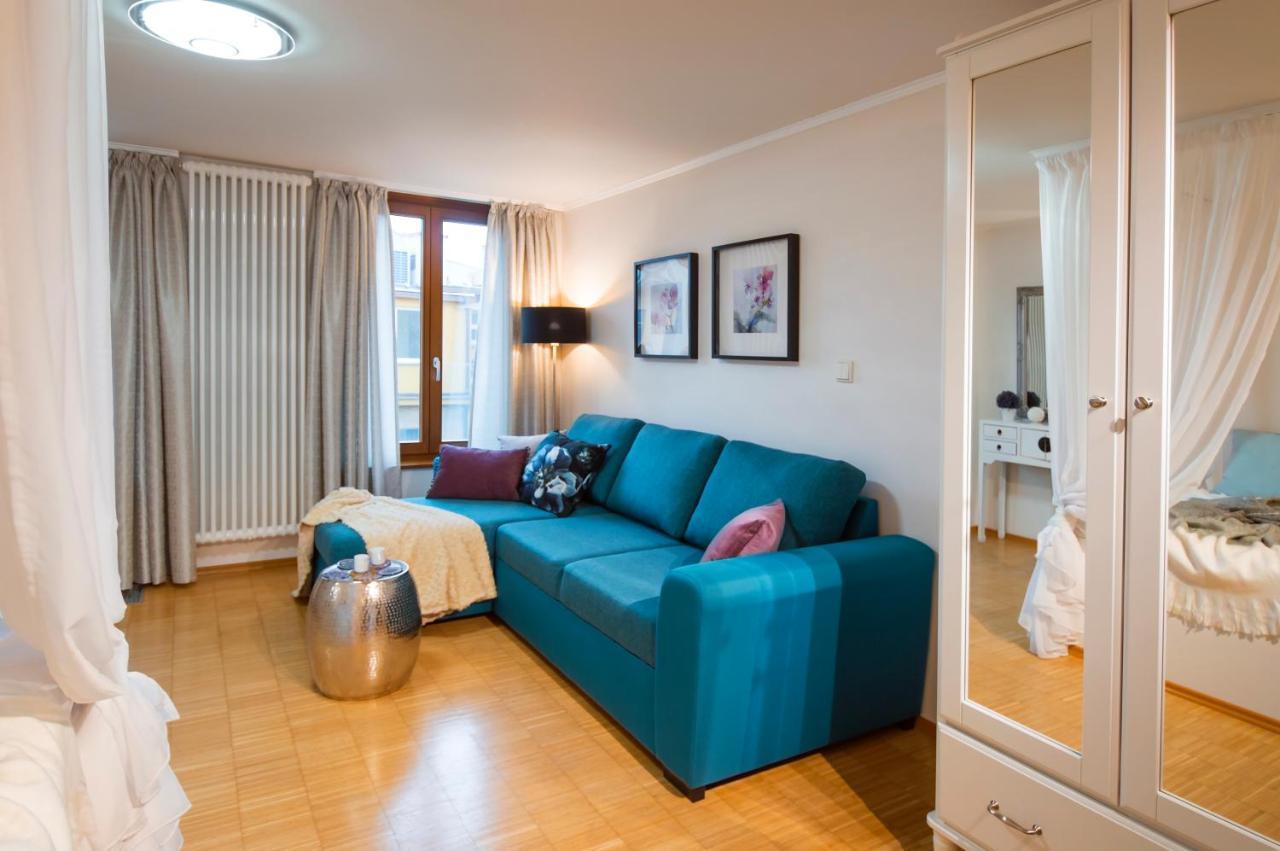 Modern Apartment Charvatova Praha Bagian luar foto