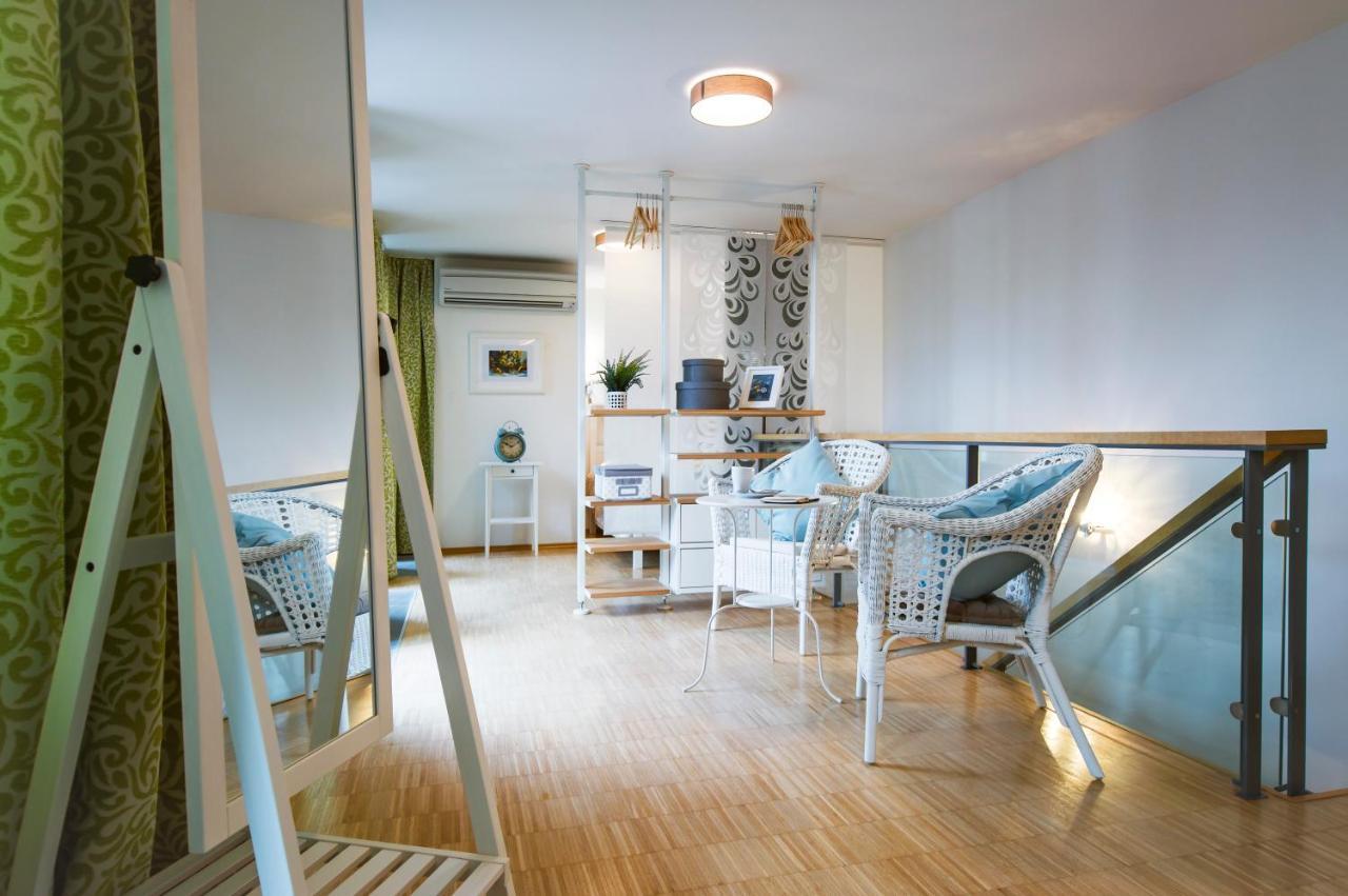 Modern Apartment Charvatova Praha Bagian luar foto
