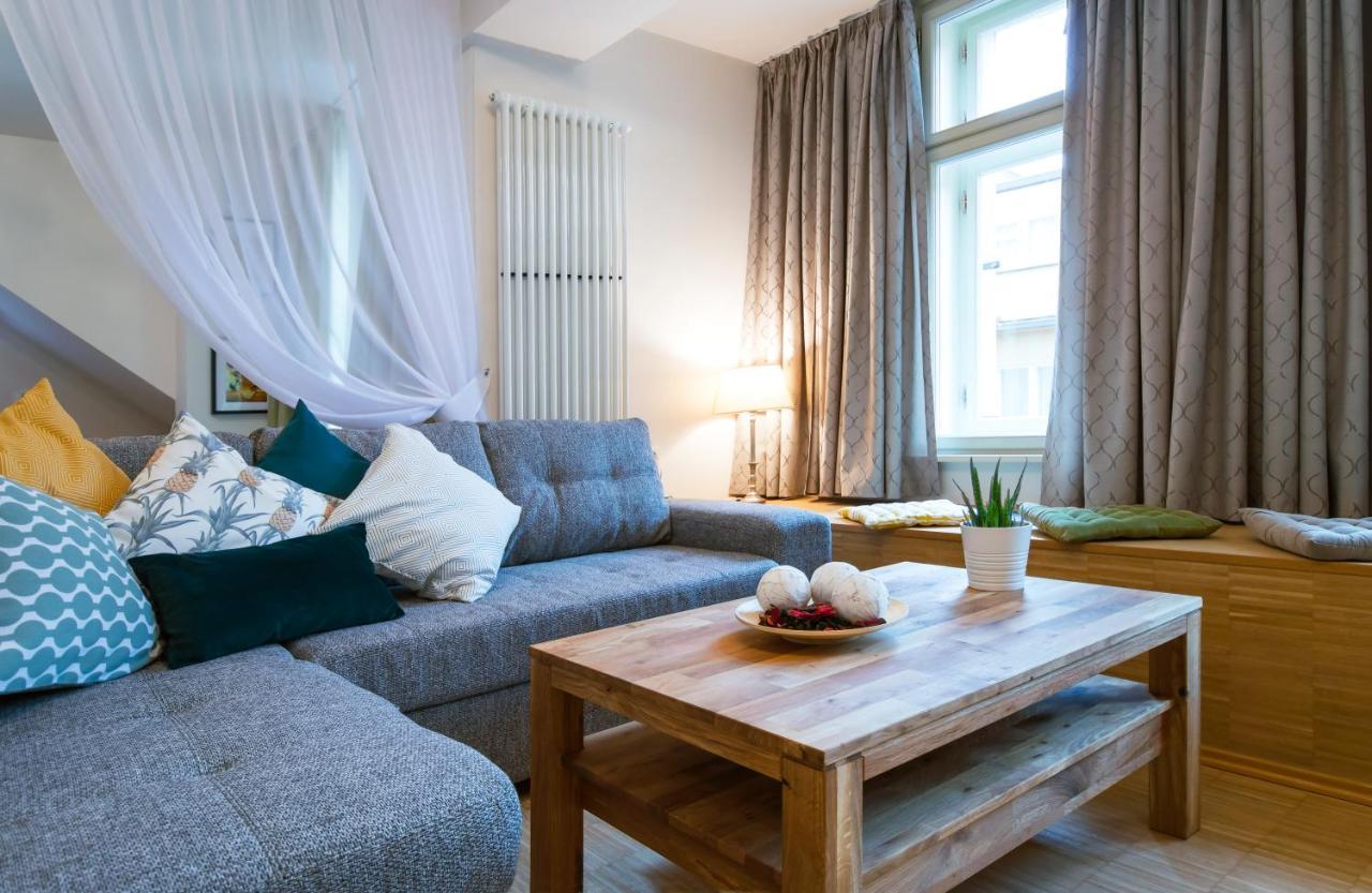 Modern Apartment Charvatova Praha Bagian luar foto