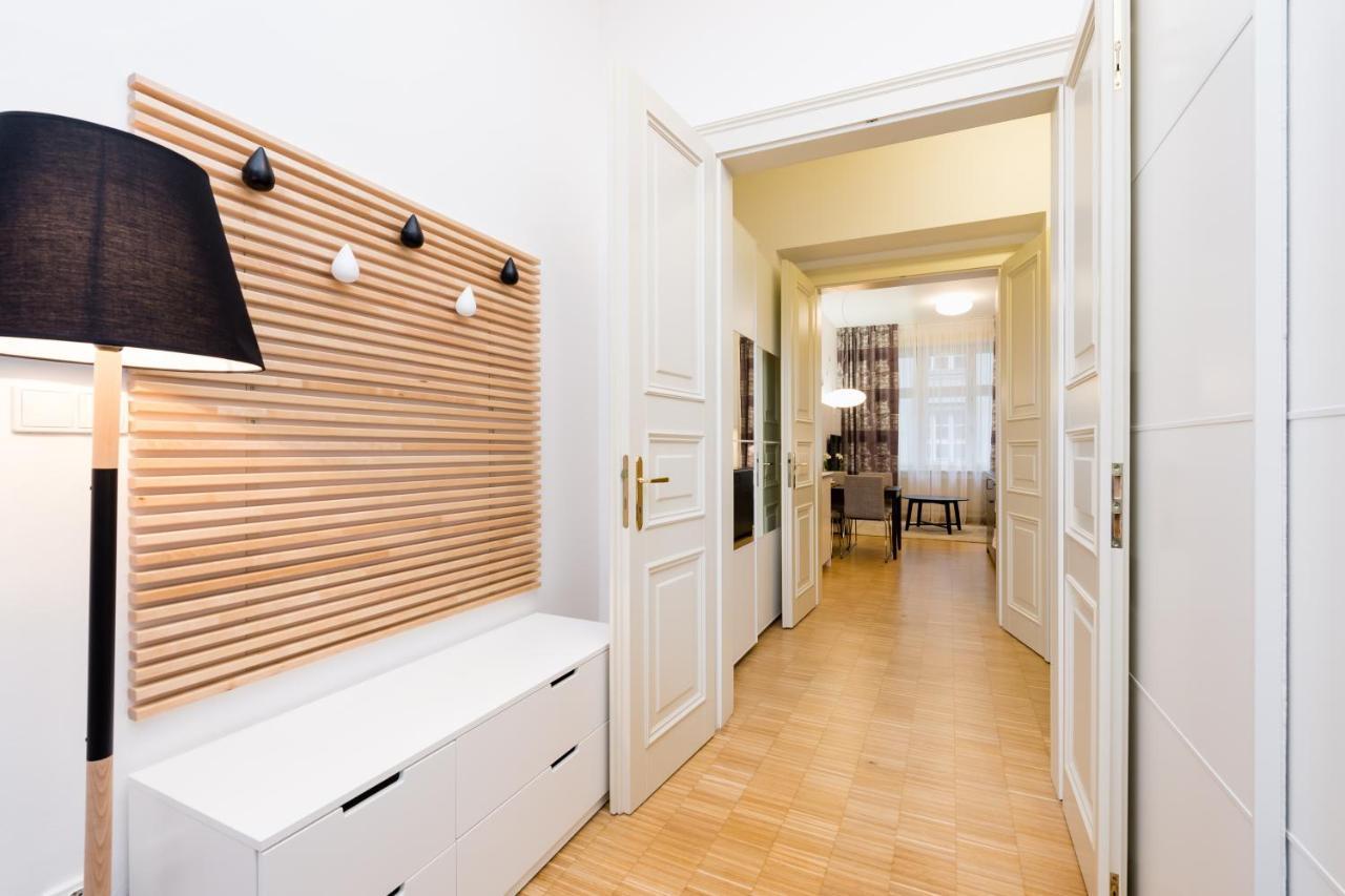 Modern Apartment Charvatova Praha Bagian luar foto
