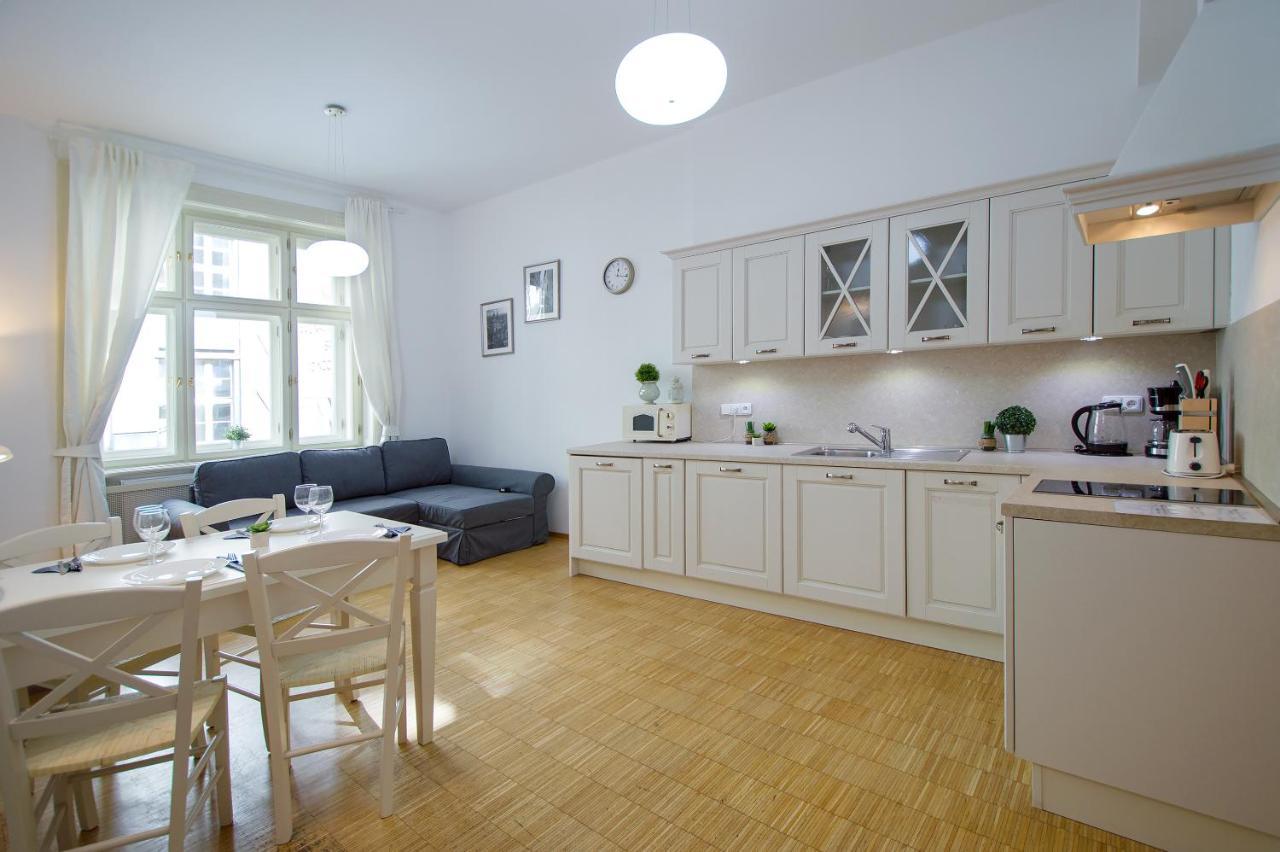 Modern Apartment Charvatova Praha Bagian luar foto