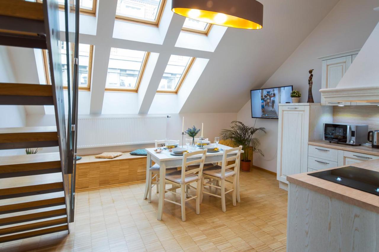Modern Apartment Charvatova Praha Bagian luar foto