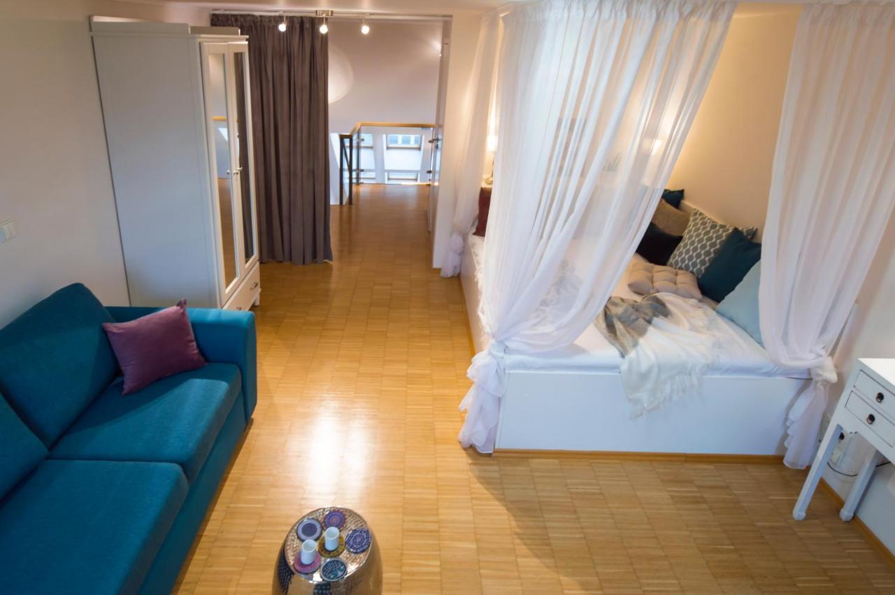 Modern Apartment Charvatova Praha Bagian luar foto