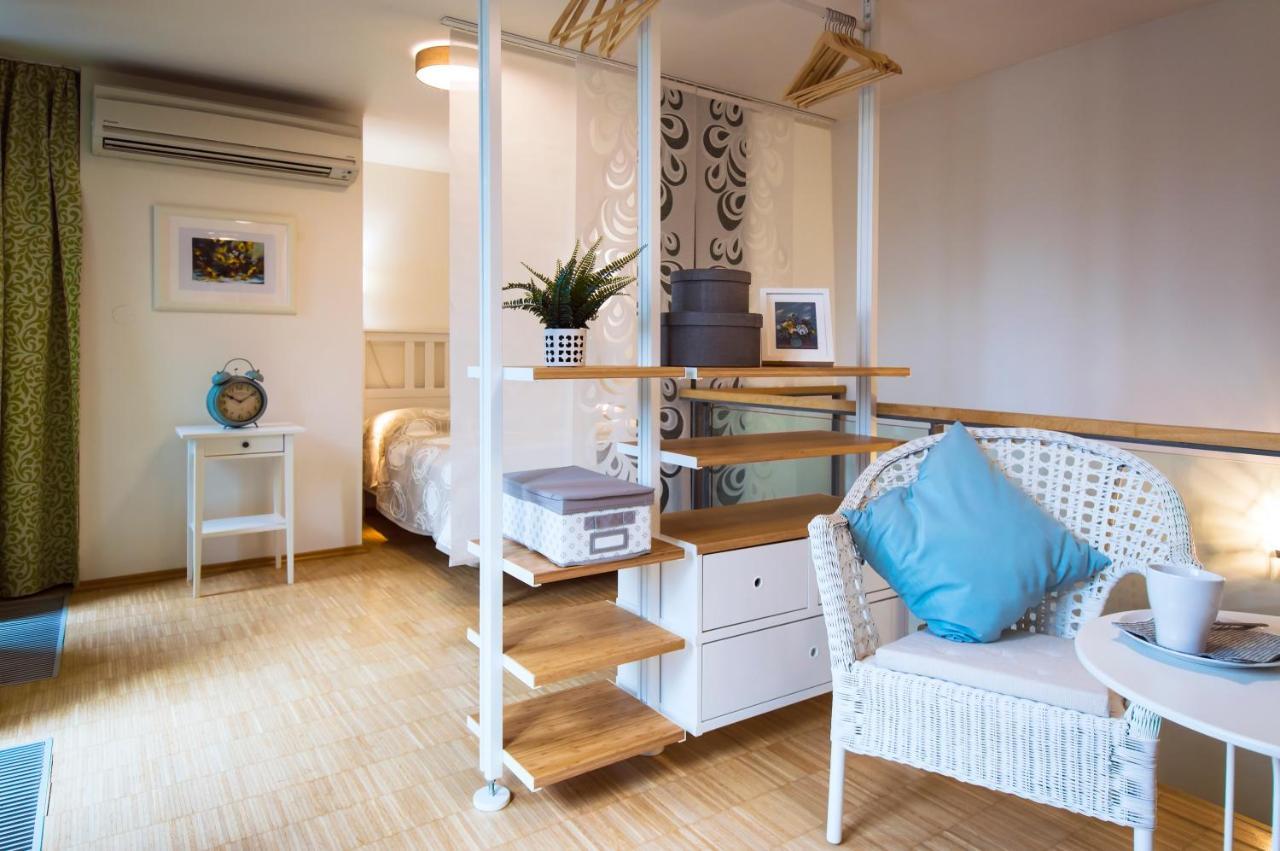 Modern Apartment Charvatova Praha Bagian luar foto