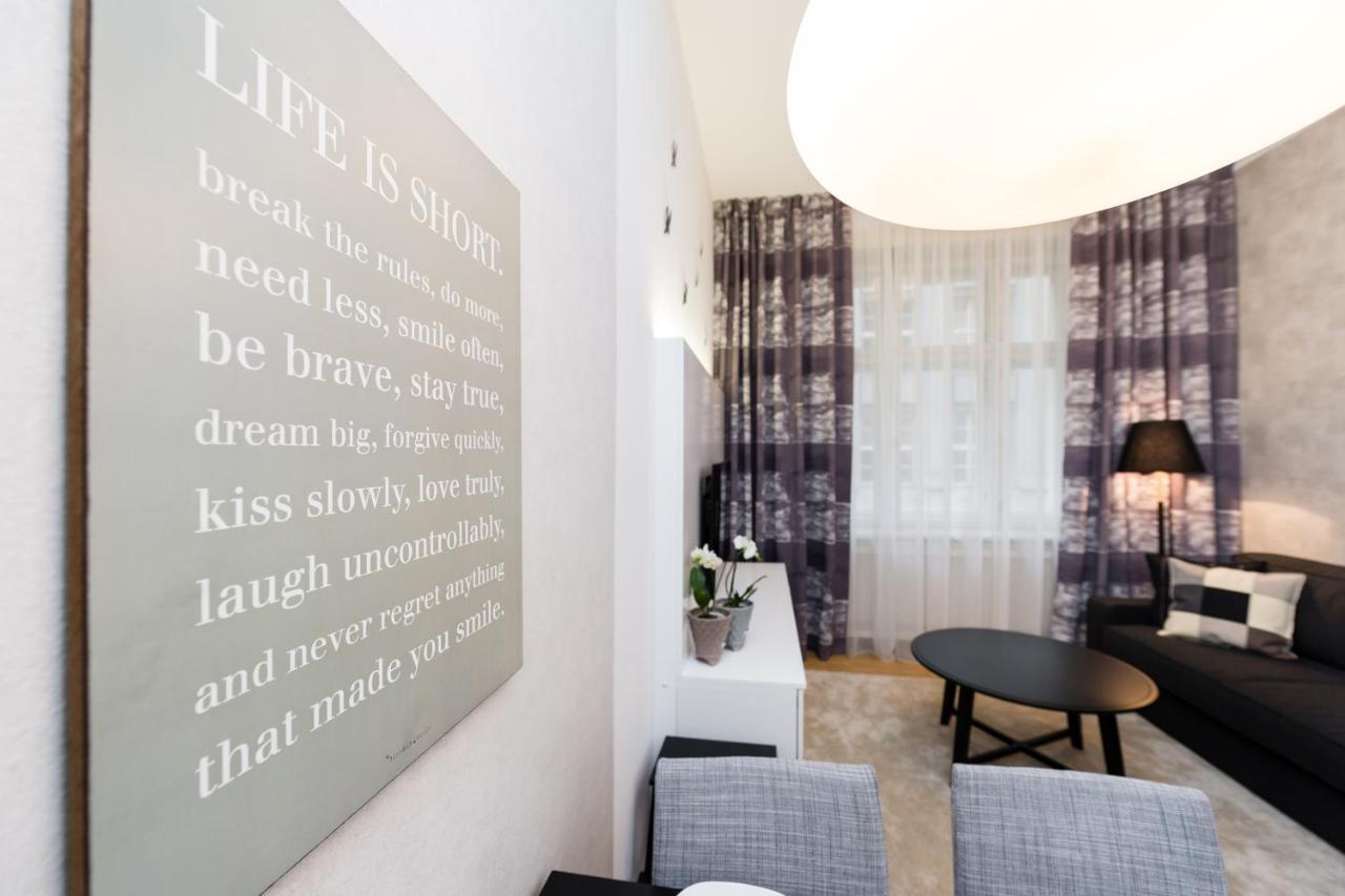 Modern Apartment Charvatova Praha Bagian luar foto