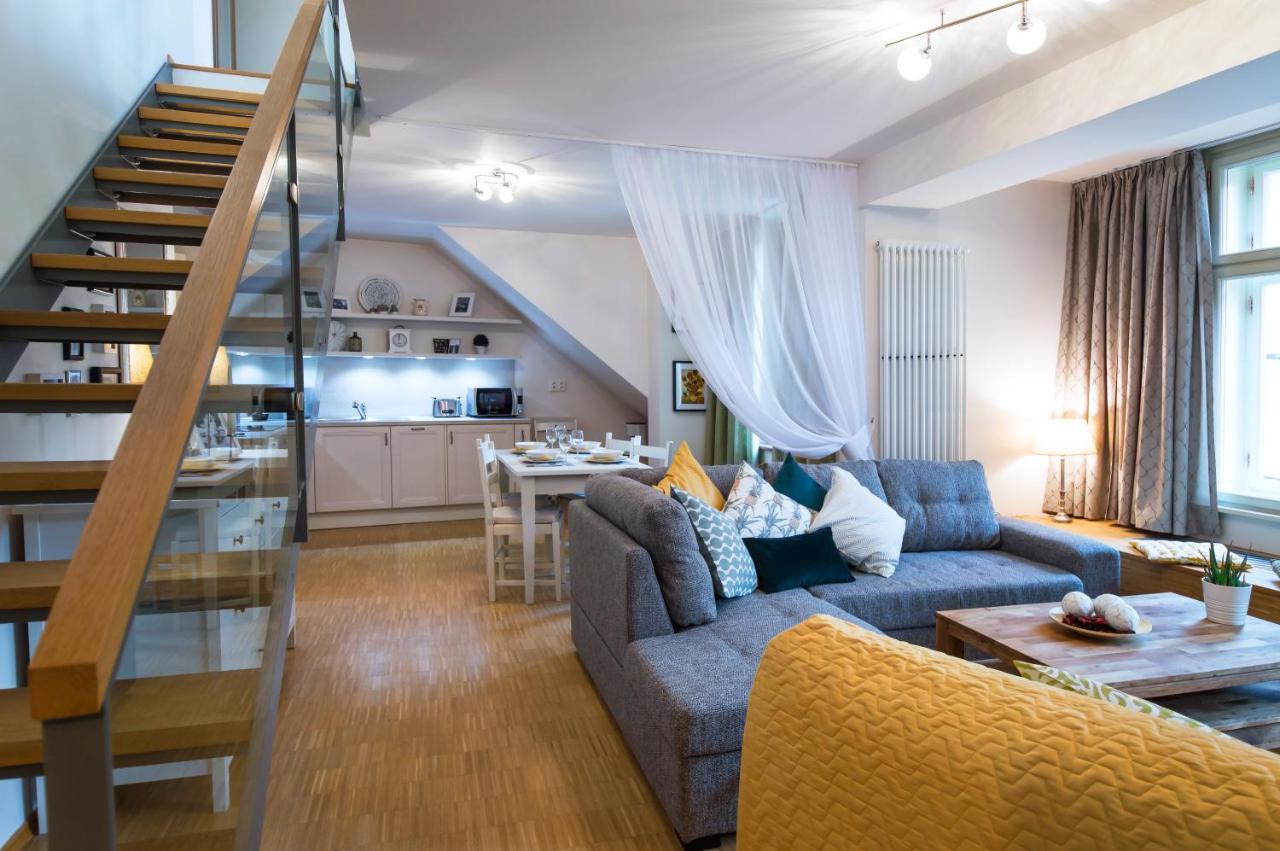 Modern Apartment Charvatova Praha Bagian luar foto