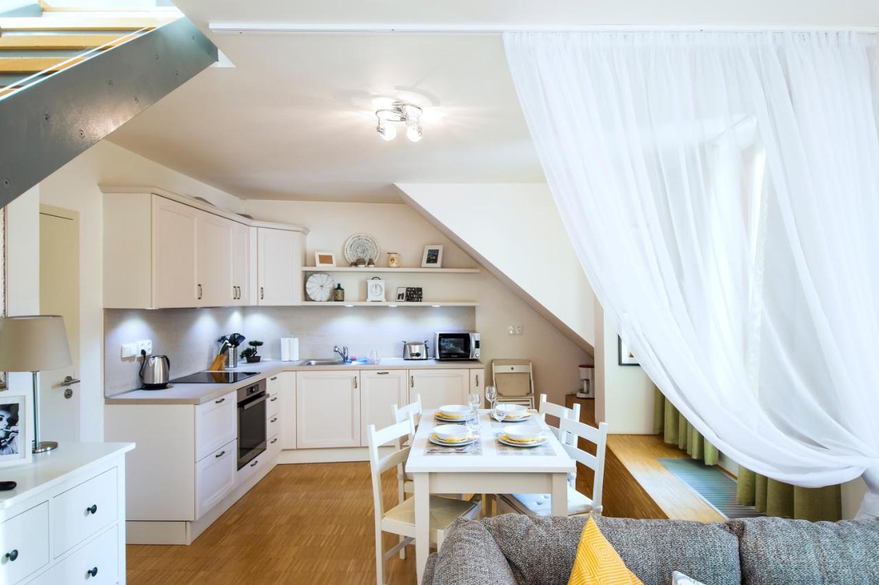Modern Apartment Charvatova Praha Bagian luar foto